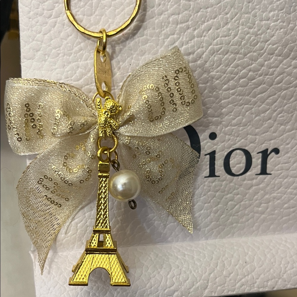 Handmade Gold Eiffel Tower Bow Keychain with Pearl Accent - Picture 4 of 5